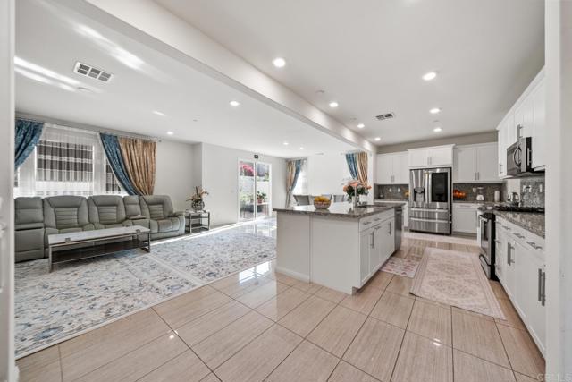 Detail Gallery Image 15 of 38 For 1251 S Magnolia Ave, El Cajon,  CA 92020 - 4 Beds | 3/1 Baths