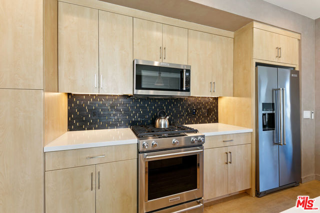 3288 N Canary Way, Los Angeles CA: https://media.crmls.org/mediaz/ca71f97d-93d6-46a8-ac17-be7d4b15b60f.jpg