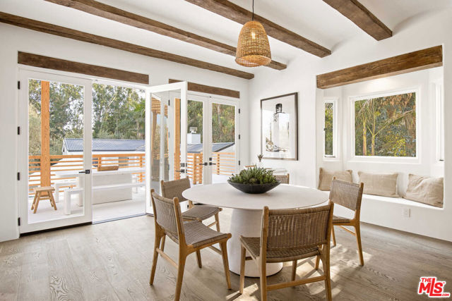 27405 Pacific Coast Highway, Malibu CA: https://media.crmls.org/mediaz/ca720016-4aa9-46f8-b025-8d3d29f48b32.jpg