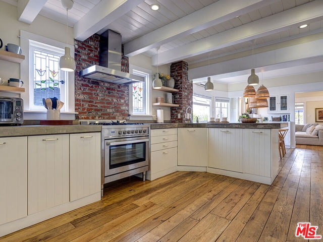 111 Dudley Avenue, Venice CA: https://media.crmls.org/mediaz/ca720f14-2ce3-4061-9999-c986ca5367cd.jpg