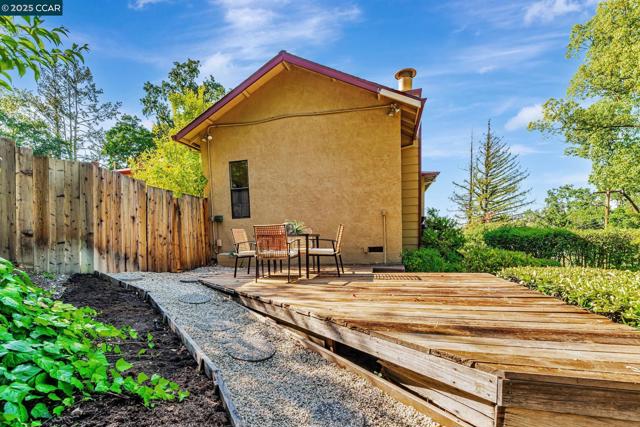 61 Alberta Ter, Walnut Creek CA: https://media.crmls.org/mediaz/ca7298c4-a10f-4965-af3f-29ef6e2dd962.jpg