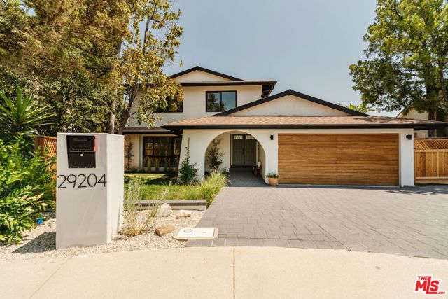 29204 Deep Shadow Drive, Agoura Hills CA: https://media.crmls.org/mediaz/ca72dacf-d89e-4322-a67c-15a79abb96b4.jpg