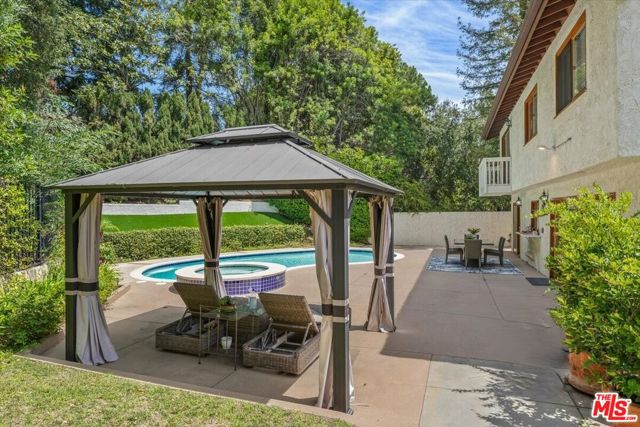 10411 Windtree Drive, Bel Air CA: https://media.crmls.org/mediaz/ca73146f-a5f5-4c33-b2f8-de4ec054bfc6.jpg