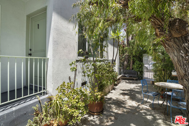 1411 Innes Place, Venice CA: https://media.crmls.org/mediaz/ca73ec33-8f98-408f-b49f-719578cf73cc.jpg