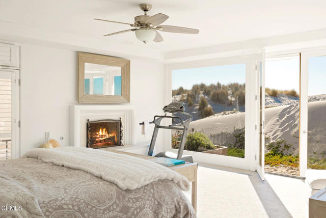 1571 Mandalay Beach Road, Oxnard CA: https://media.crmls.org/mediaz/ca744a67-573e-4d5d-845d-8d17b6c7e06f.jpg