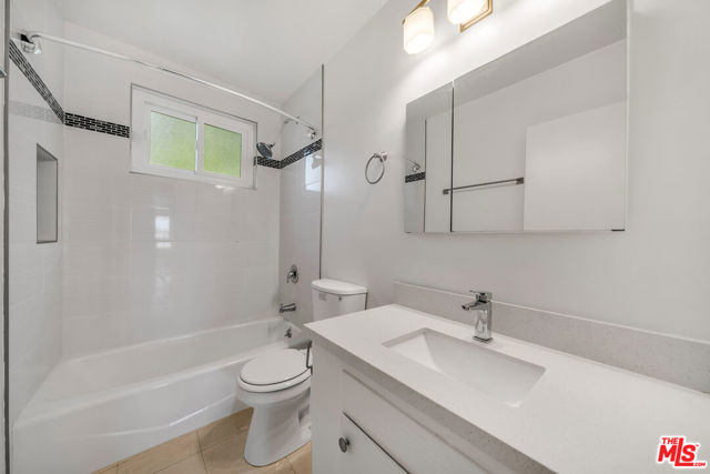 1045 North EDINBURGH Avenue photo 4