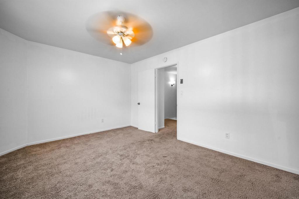 https://media.crmls.org/mediaz/ca7663fb-182d-4017-b896-de2376d06ce9.jpg?preset=X-Large