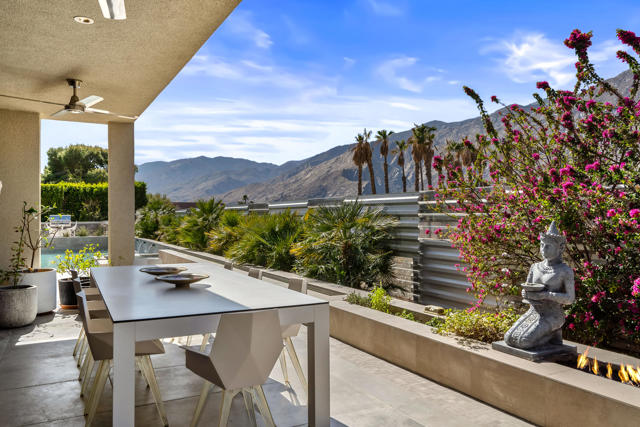 427 N Avenida Caballeros, Palm Springs CA: https://media.crmls.org/mediaz/ca767b90-84de-4056-ba36-afb83da3c727.jpg
