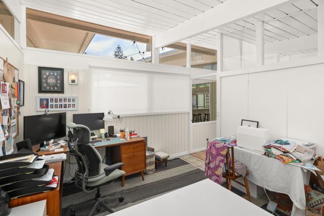 435 Country Club Ln, Coronado CA: https://media.crmls.org/mediaz/ca7778ad-d2d4-439a-a374-13336bd36eaa.jpg