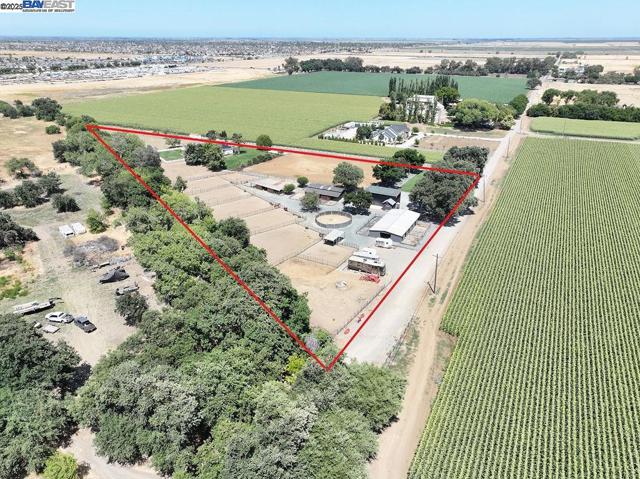 3335 Kellogg Creek Rd, Byron CA: https://media.crmls.org/mediaz/ca778e36-0e83-41f0-a447-ca3b708ff65e.jpg