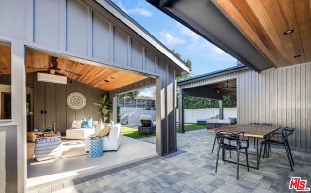 622 N La Jolla Avenue, Los Angeles CA: https://media.crmls.org/mediaz/ca77b8ae-1d99-4ec5-aa4c-3ab2bb3b19fe.jpg