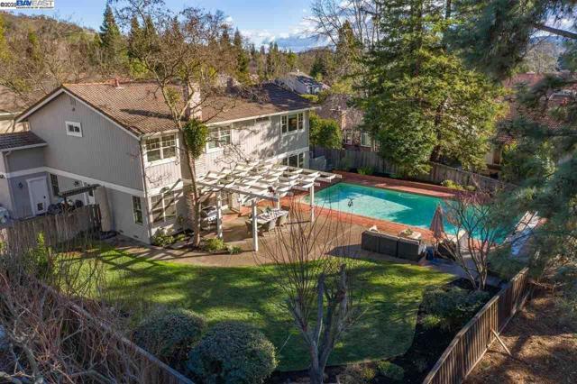2673 Velvet Way, Walnut Creek CA: https://media.crmls.org/mediaz/ca77e454-861d-4eac-87d3-459a5b2f8ee8.jpg