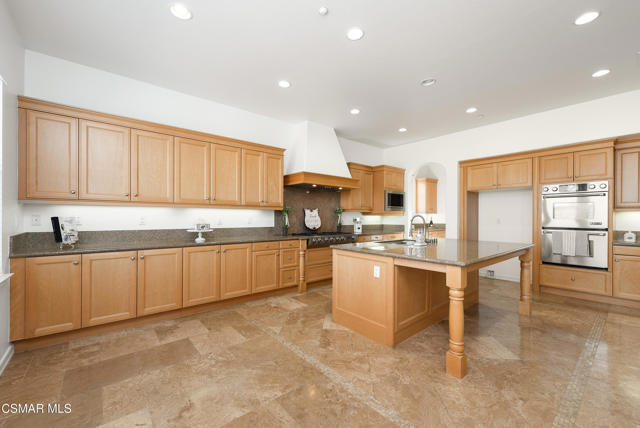 13290 Red Bird Court, Moorpark CA: https://media.crmls.org/mediaz/ca77fa56-74fa-4bc1-a07e-e1c964f31b1c.jpg