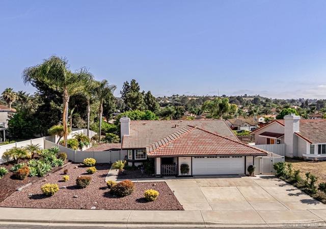 5241 Alamosa Park Dr, Oceanside CA: https://media.crmls.org/mediaz/ca7837e0-e4fb-4a4a-a286-be591079d808.jpg