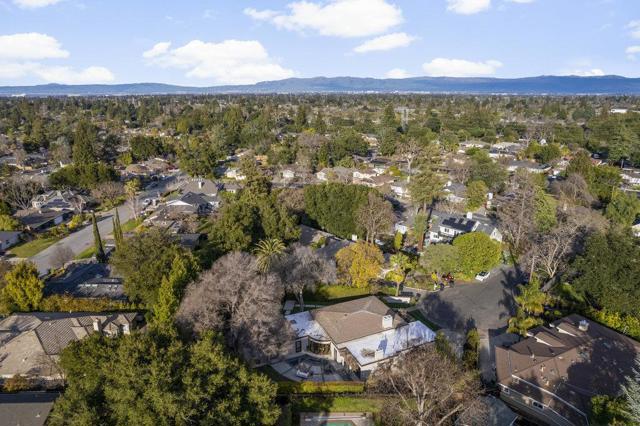 1621 El Sereno Court, Los Altos CA: https://media.crmls.org/mediaz/ca78b0ce-140d-4c44-a04e-26b672c03c47.jpg