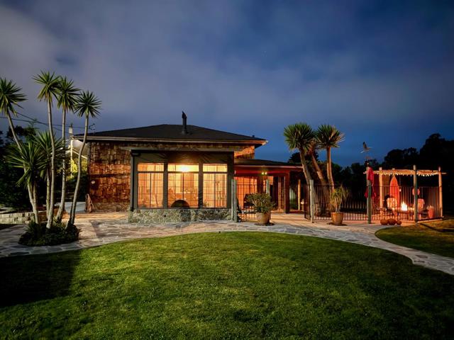 575 Dolores Avenue, Half Moon Bay CA: https://media.crmls.org/mediaz/ca78d57a-e688-4a09-b921-17825f156a63.jpg