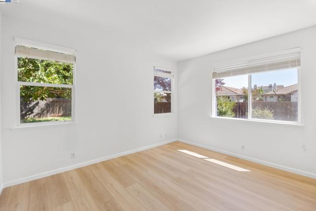 4 Mistyvale Ct, Sacramento CA: https://media.crmls.org/mediaz/ca78f026-a9de-4968-9781-1a5c55c5edb9.jpg