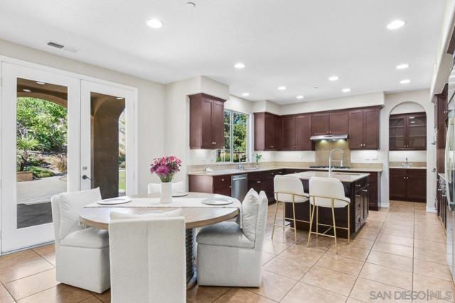 2957 Ranch Gate Rd, Chula Vista CA: https://media.crmls.org/mediaz/ca7955fc-a490-4a75-92d9-a00630af2432.jpg