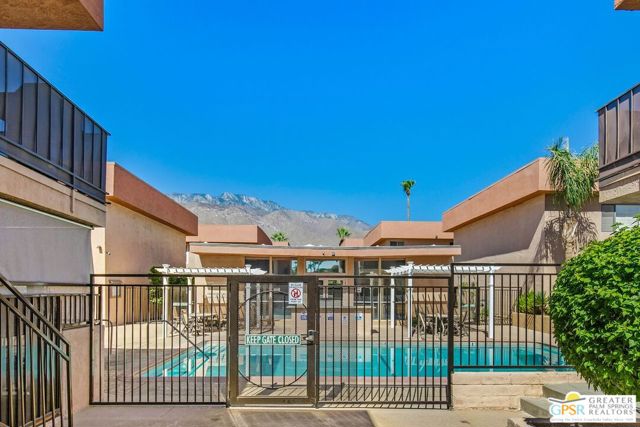 400 N Sunrise Way, Palm Springs CA: https://media.crmls.org/mediaz/ca796841-faff-4f9a-b17d-b3d5d763ef62.jpg