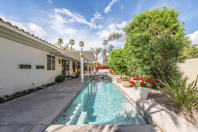 12 Via Elegante, Rancho Mirage CA: https://media.crmls.org/mediaz/ca798607-84b3-4658-b970-586215c793e8.jpg