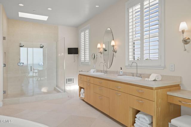 1135 Capri Way, Oxnard CA: https://media.crmls.org/mediaz/ca798709-c03a-49e2-8d9f-ef6c719abd1d.jpg