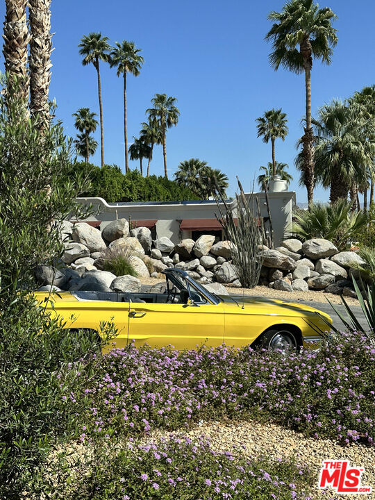 https://media.crmls.org/mediaz/ca7a1b96-9471-467a-9920-d1c4fd0e147d.jpg?preset=X-Large
