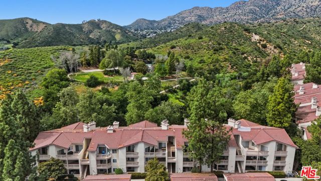 675 Oak Run Trail, Oak Park CA: https://media.crmls.org/mediaz/ca7a3ae7-aeda-4f1a-9691-cace986b7306.jpg