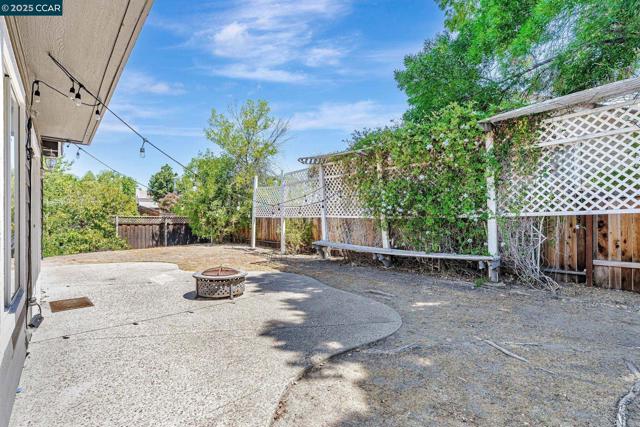 5103 Pioneer Way, Antioch CA: https://media.crmls.org/mediaz/ca7a8887-beca-4c66-b245-859f7dbcc906.jpg