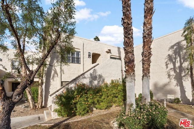 5300 E Waverly Drive, Palm Springs CA: https://media.crmls.org/mediaz/ca7b5f72-7c57-4d19-87b9-932218299bea.jpg