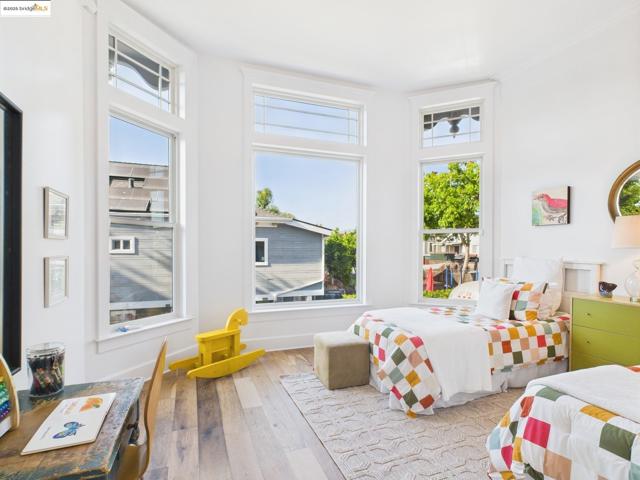 2602 Adeline St, Oakland CA: https://media.crmls.org/mediaz/ca7bcfa0-ec56-4047-81a0-20729c0968a9.jpg