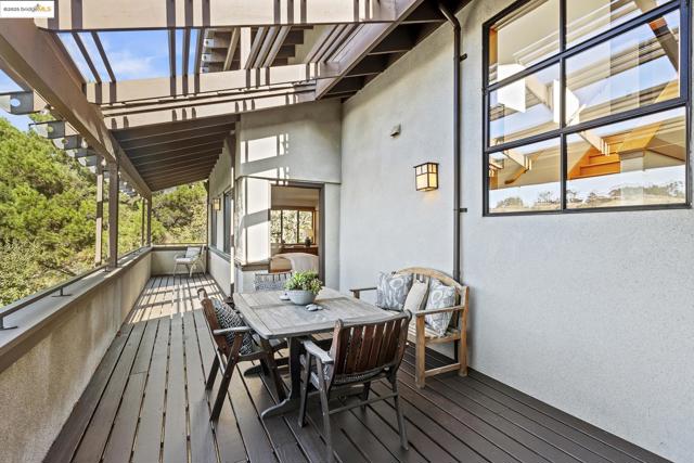 25 Dartmouth Dr, Berkeley CA: https://media.crmls.org/mediaz/ca7c533a-d1a7-4a35-a44b-966115a0d40b.jpg