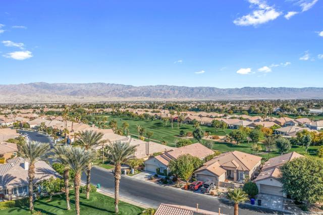 44660 S Heritage Palms Drive, Indio CA: https://media.crmls.org/mediaz/ca7cc265-d298-4265-b09d-d2931b765fb5.jpg