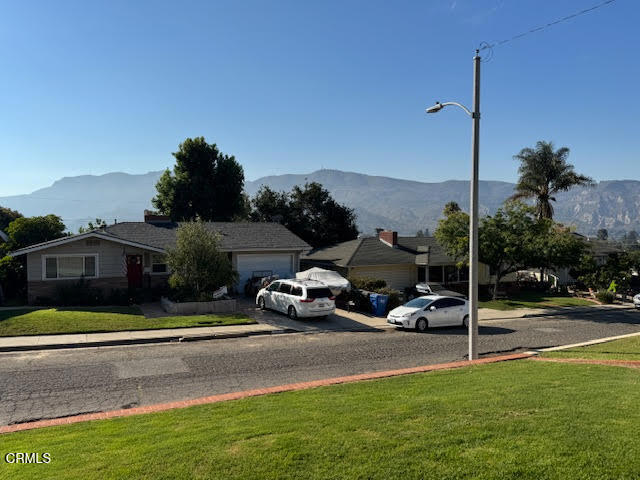 963 La Vuelta Place, Santa Paula CA: https://media.crmls.org/mediaz/ca7cccea-bc50-416a-b3cb-60bcc79e1b1a.jpg