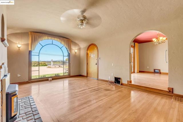 11081 BRENTWOOD BLVD., Brentwood CA: https://media.crmls.org/mediaz/ca7d10c4-e486-4955-b3b8-cd46b98c1c03.jpg