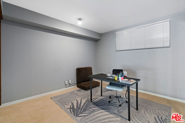 5757 Owensmouth Avenue, Woodland Hills CA: https://media.crmls.org/mediaz/ca7d3465-4df0-4f07-ad92-8348f55820cb.jpg