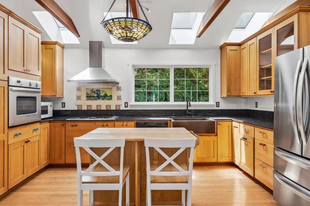 11 Southbank Road, Carmel Valley CA: https://media.crmls.org/mediaz/ca7df68b-5909-4af7-ad59-a668f1302bc4.jpg