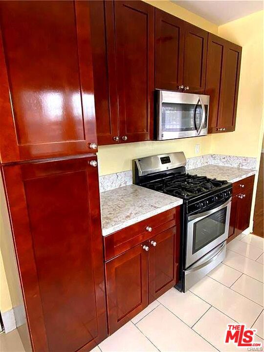 1331 Atlantic Avenue, Long Beach CA: https://media.crmls.org/mediaz/ca7e9a8b-b51a-4585-8799-e049d4738a42.jpg