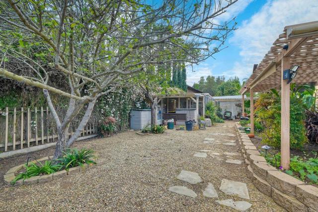 3097 Hidden Creek, Escondido CA: https://media.crmls.org/mediaz/ca7edc2b-ba8f-4faf-bcfb-7cd8b6af7cee.jpg