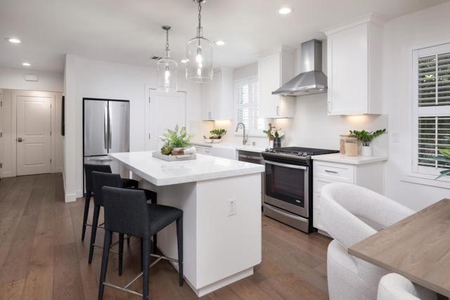 9 INNER Circle, Redwood City CA: https://media.crmls.org/mediaz/ca7eedf3-7f8c-4283-879b-4703d301d08b.jpg