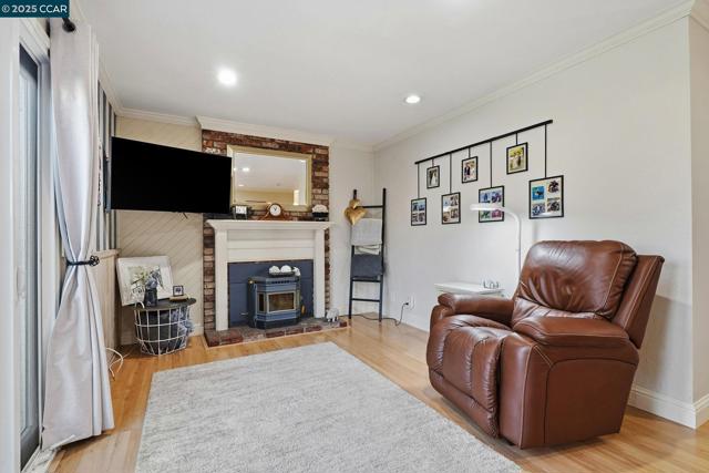 7519 Driftwood Way, Pleasanton CA: https://media.crmls.org/mediaz/ca7f31b9-d45b-4206-8977-1e8d5b2e1b1a.jpg