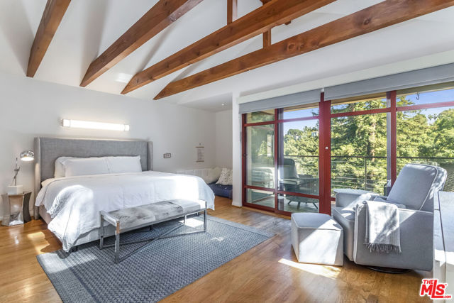8783 Lookout Mountain Avenue, Los Angeles CA: https://media.crmls.org/mediaz/ca7f37da-7c35-4237-bd0c-0d5f2fc8066a.jpg