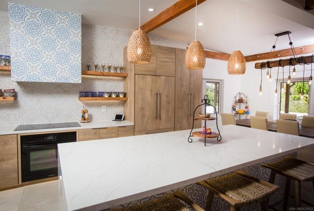 1047 Highland Dr, Del Mar CA: https://media.crmls.org/mediaz/ca7f60bd-44f2-424d-a0ac-375f7d80fa2b.jpg