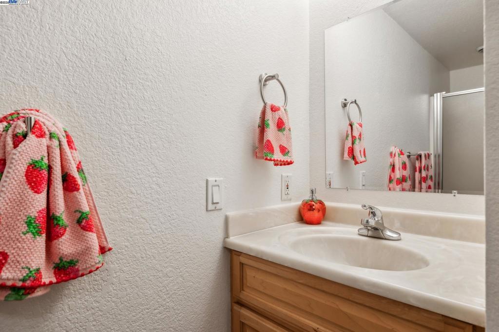 https://media.crmls.org/mediaz/ca7f74de-1446-462a-8474-84a6ec1d064e.jpg?preset=X-Large
