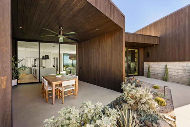 2085 Desert Flower Court, Palm Springs CA: https://media.crmls.org/mediaz/ca7ff9dd-5a8c-44f7-abaf-35e6b5c87b6e.jpg