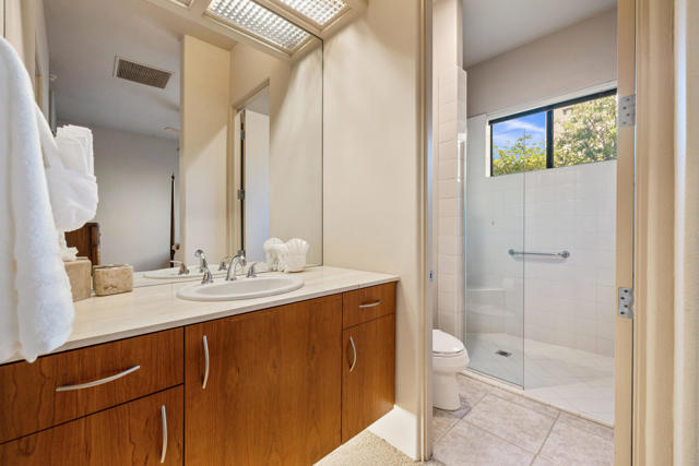 12 Boulder Lane, Rancho Mirage CA: https://media.crmls.org/mediaz/ca80ff0a-b7cb-4534-9788-8f2db558aa34.jpg