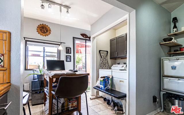 1277 S Orange Drive, Los Angeles CA: https://media.crmls.org/mediaz/ca81e575-de33-4561-8548-db5804eb32e3.jpg