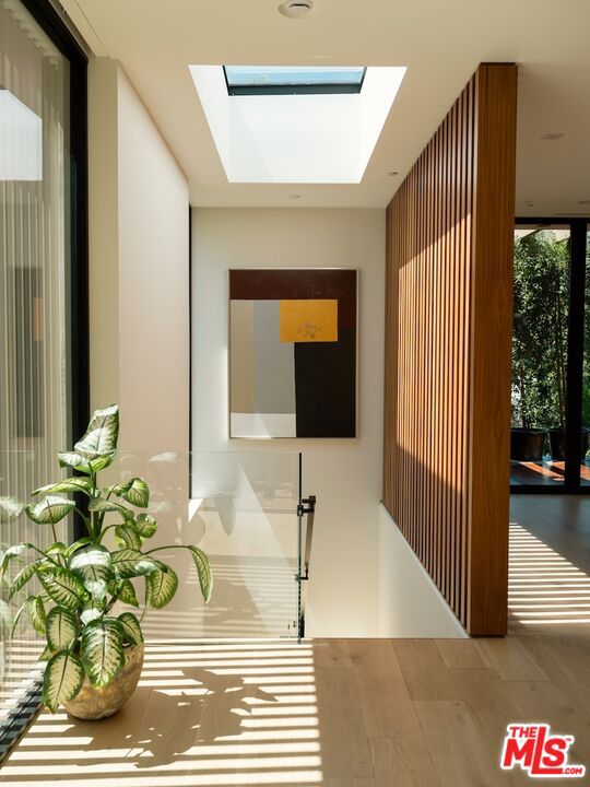 3748 Berry Drive, Studio City CA: https://media.crmls.org/mediaz/ca82d3d6-825b-443a-a2de-94c2aed038b1.jpg