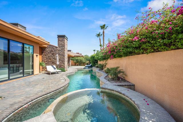50380 Via Serenidad, La Quinta CA: https://media.crmls.org/mediaz/ca82f83a-bdd3-4034-b261-5a8578683c19.jpg