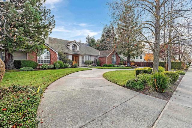 2215 Chardonnay Way, Livermore CA: https://media.crmls.org/mediaz/ca832d36-a2de-49c5-92af-c5e74b3875b5.jpg