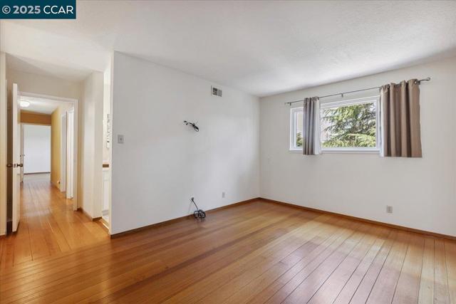 1759 Crescent Dr, Walnut Creek CA: https://media.crmls.org/mediaz/ca833360-216a-4e5c-b083-0e7c0bb9eea4.jpg